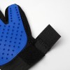 Рукавица - щетка для шерсти  с удлиненными зубчиками, синяя